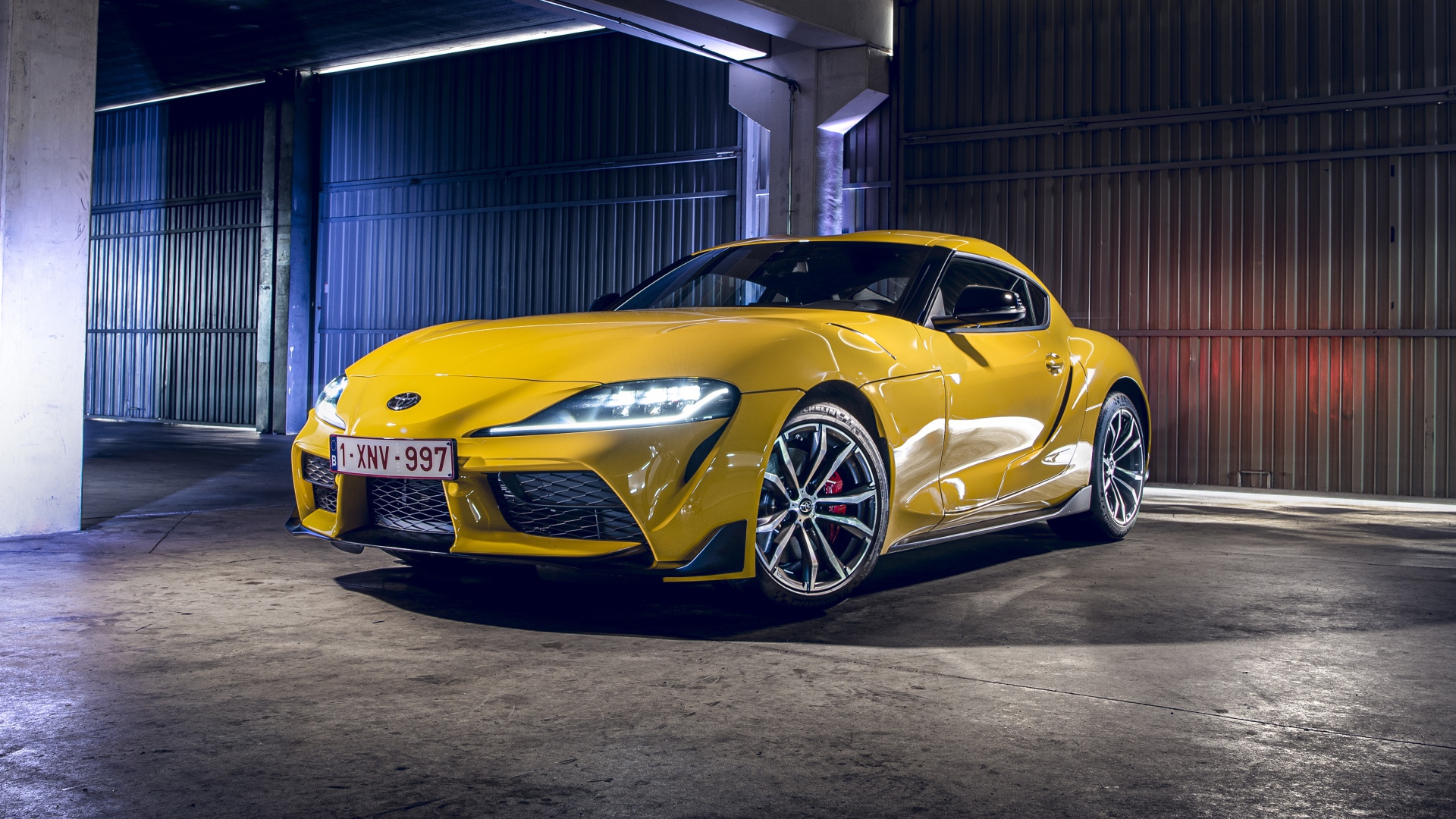 Желтый автомобиль Toyota GR Supra 2, 2020 года 