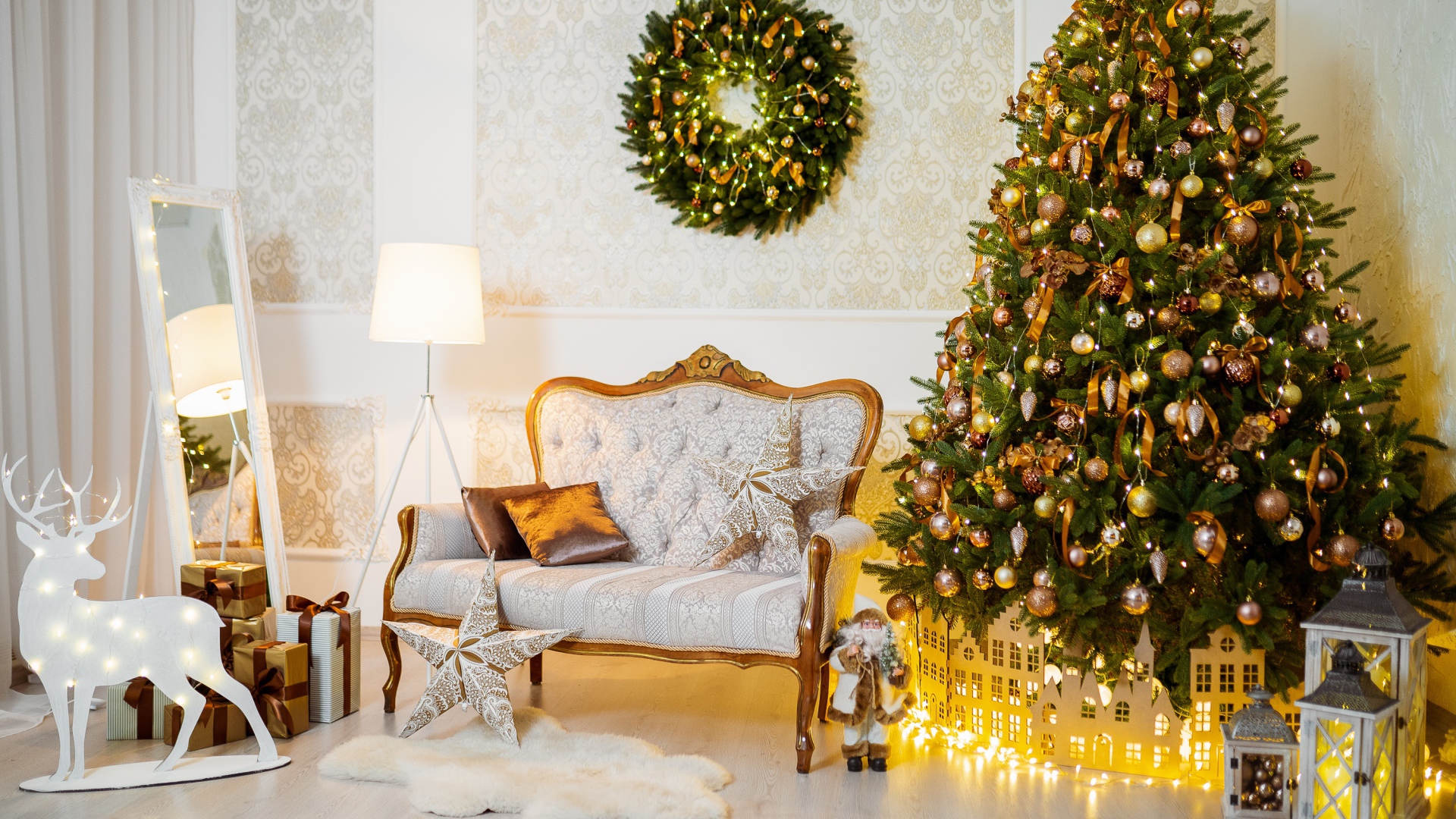 Красивая украшенная к Рождеству комната 