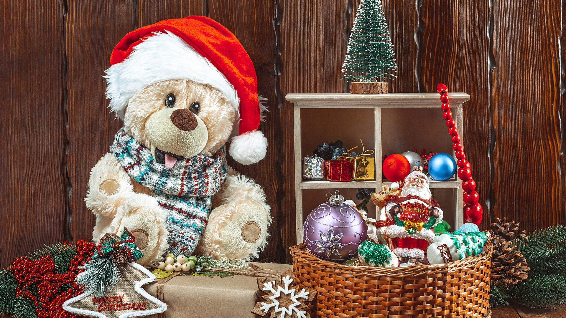 Мишка Тедди с подарками на Рождество 