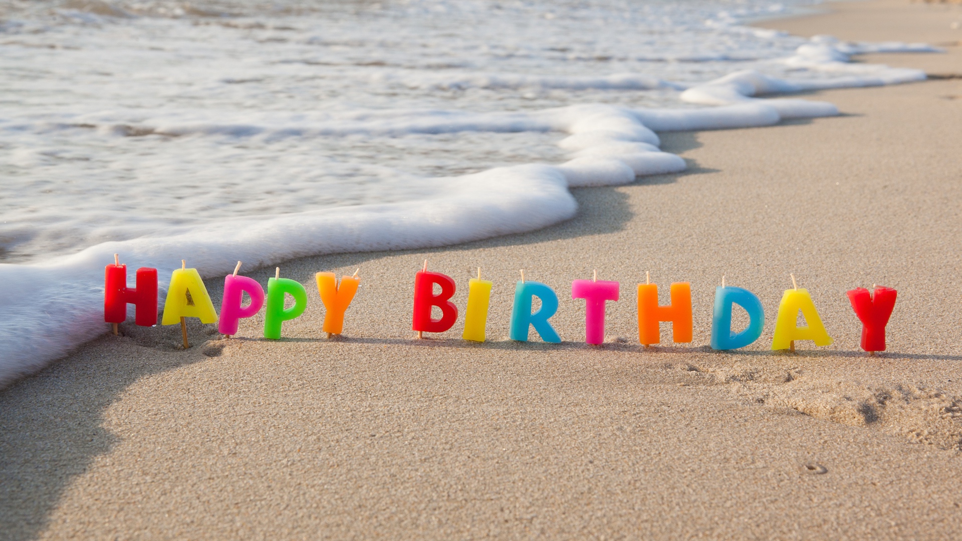 Свечки С Днем Рождения на морском песке