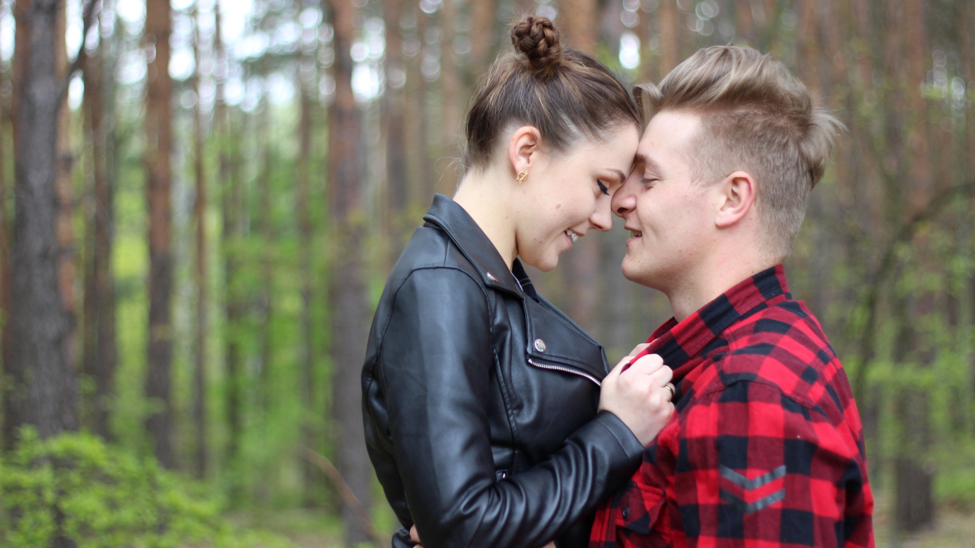 Loving couple stands in the forest