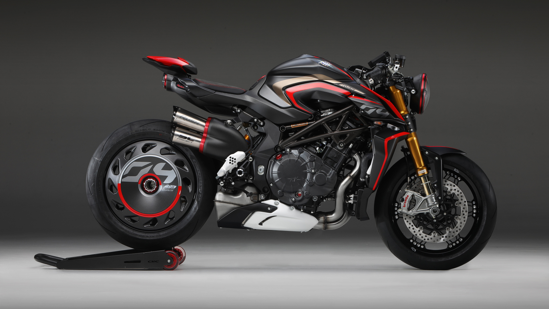 Черный мотоцикл Agusta Rush 1000, 2020 года на сером фоне