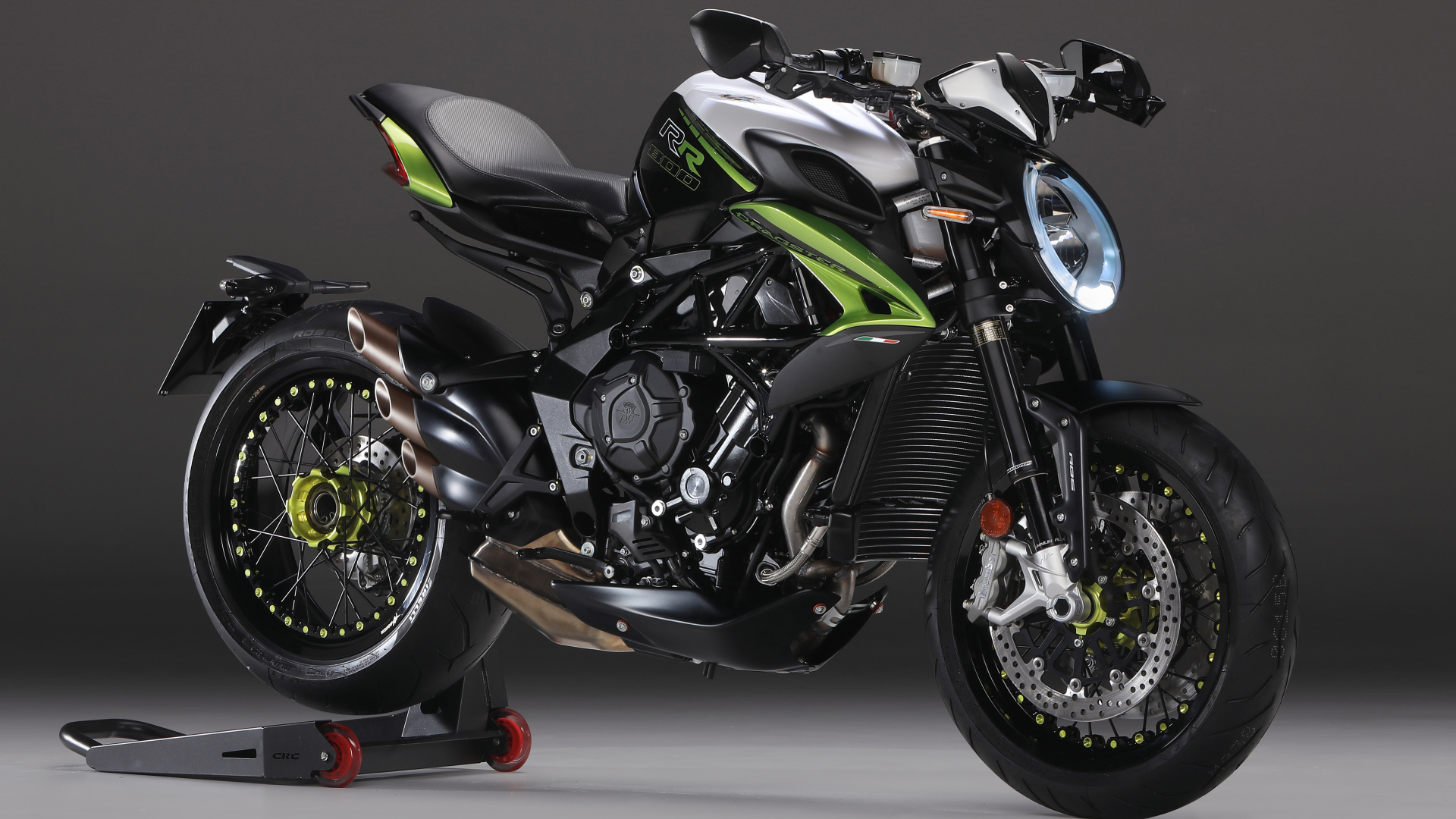 Мотоцикл Agusta Dragster 800 RR 2020 года на сером фоне