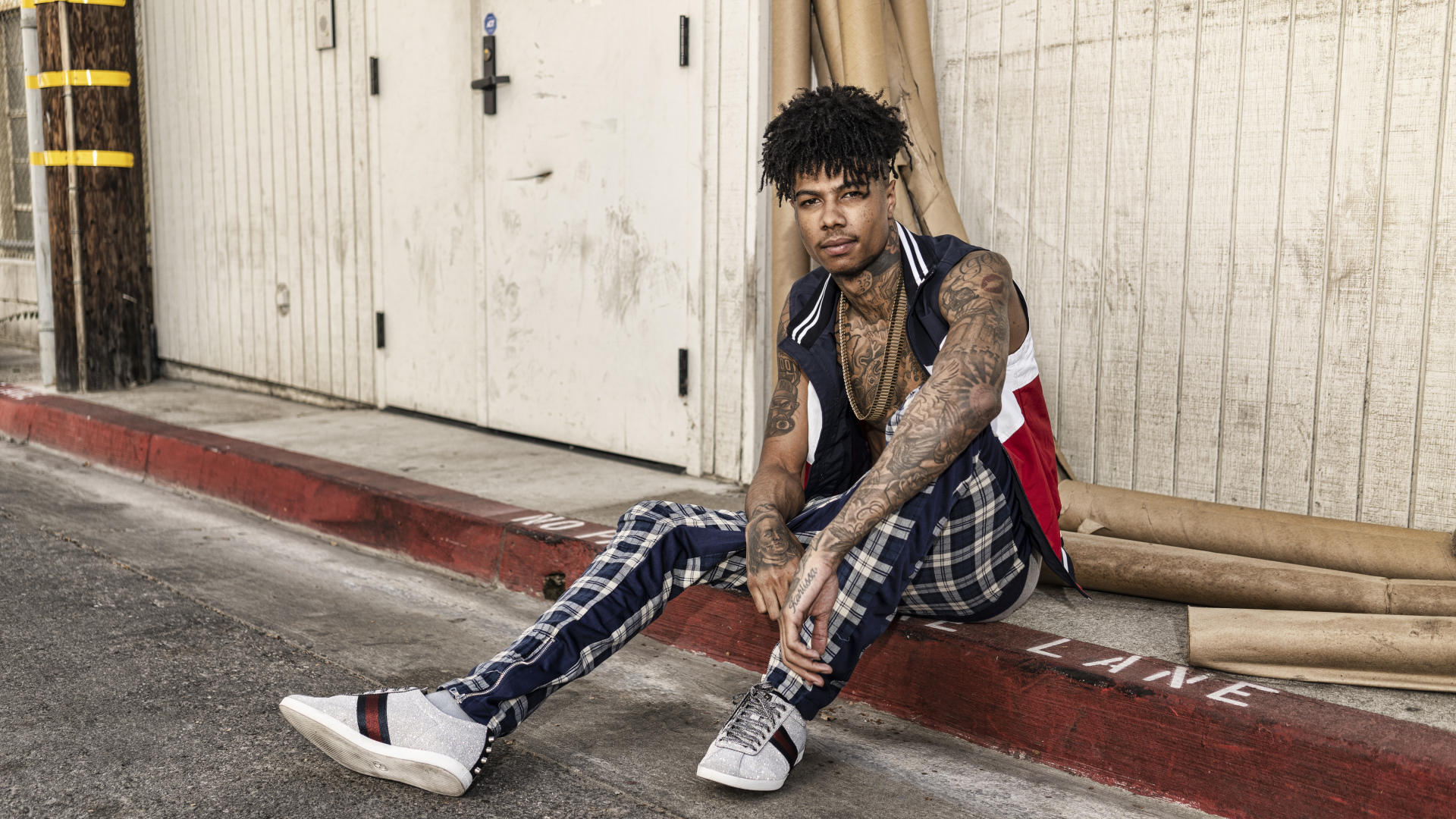 Американский рэпер Blueface  с татуировками на теле