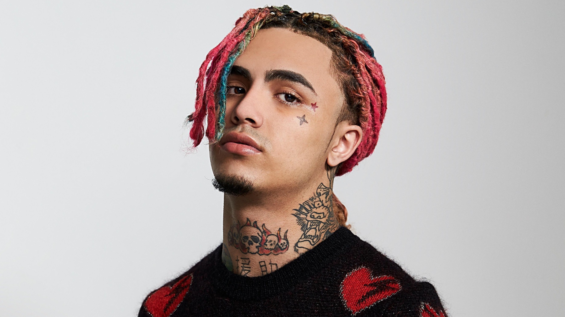 Молодой американский рэп исполнитель Lil Pump с татуировками на теле