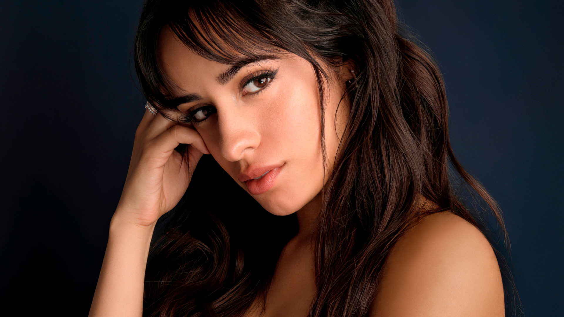 Молодая певица Камила Кабельо крупным планом