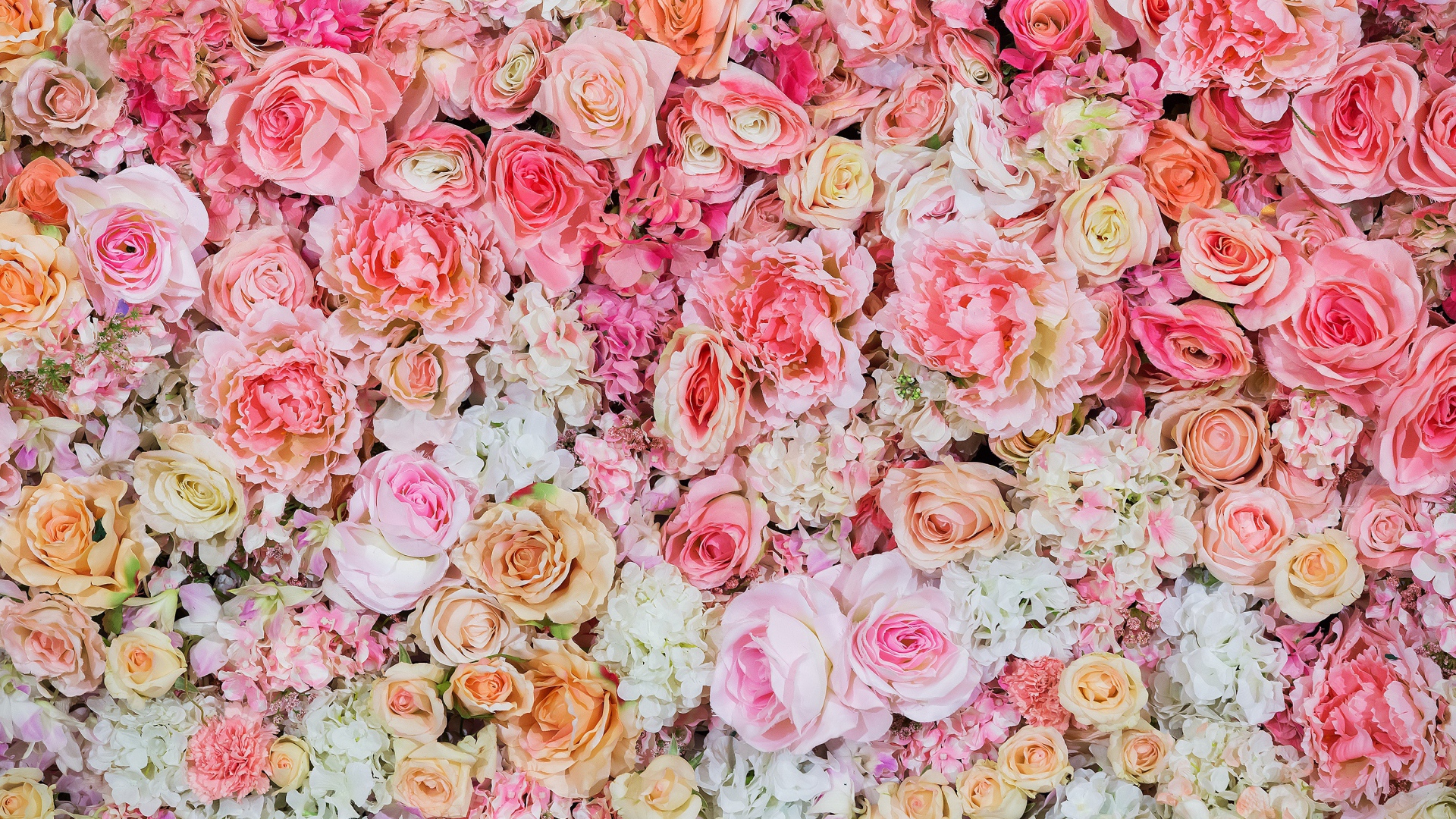 Искусственные цветы розы крупным планом