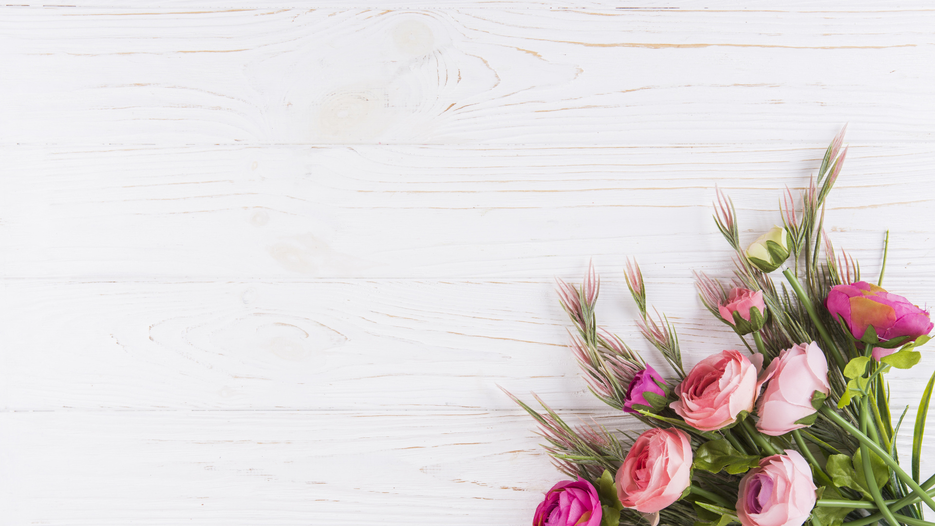 Букет цветов лютиков на деревянном столе