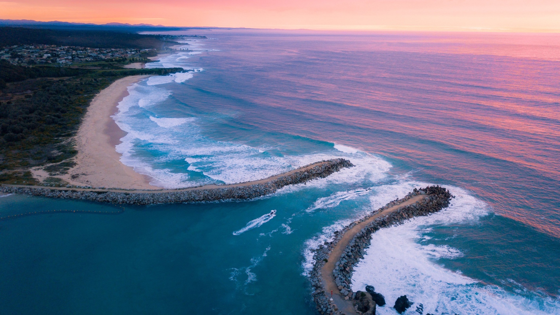 Розовый закат над океаном