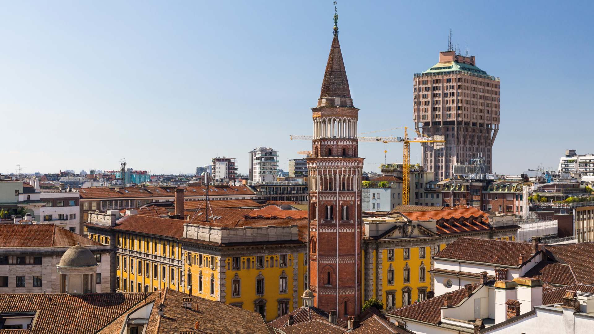 Старые дома в городе Милан, Италия 