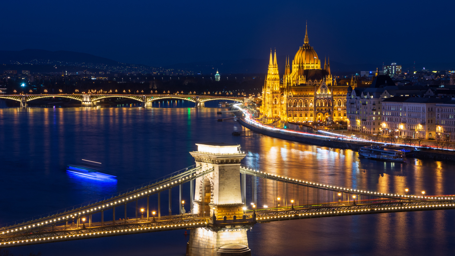 Красивый вид на реку и здание Венгерского парламента, Будапешт 