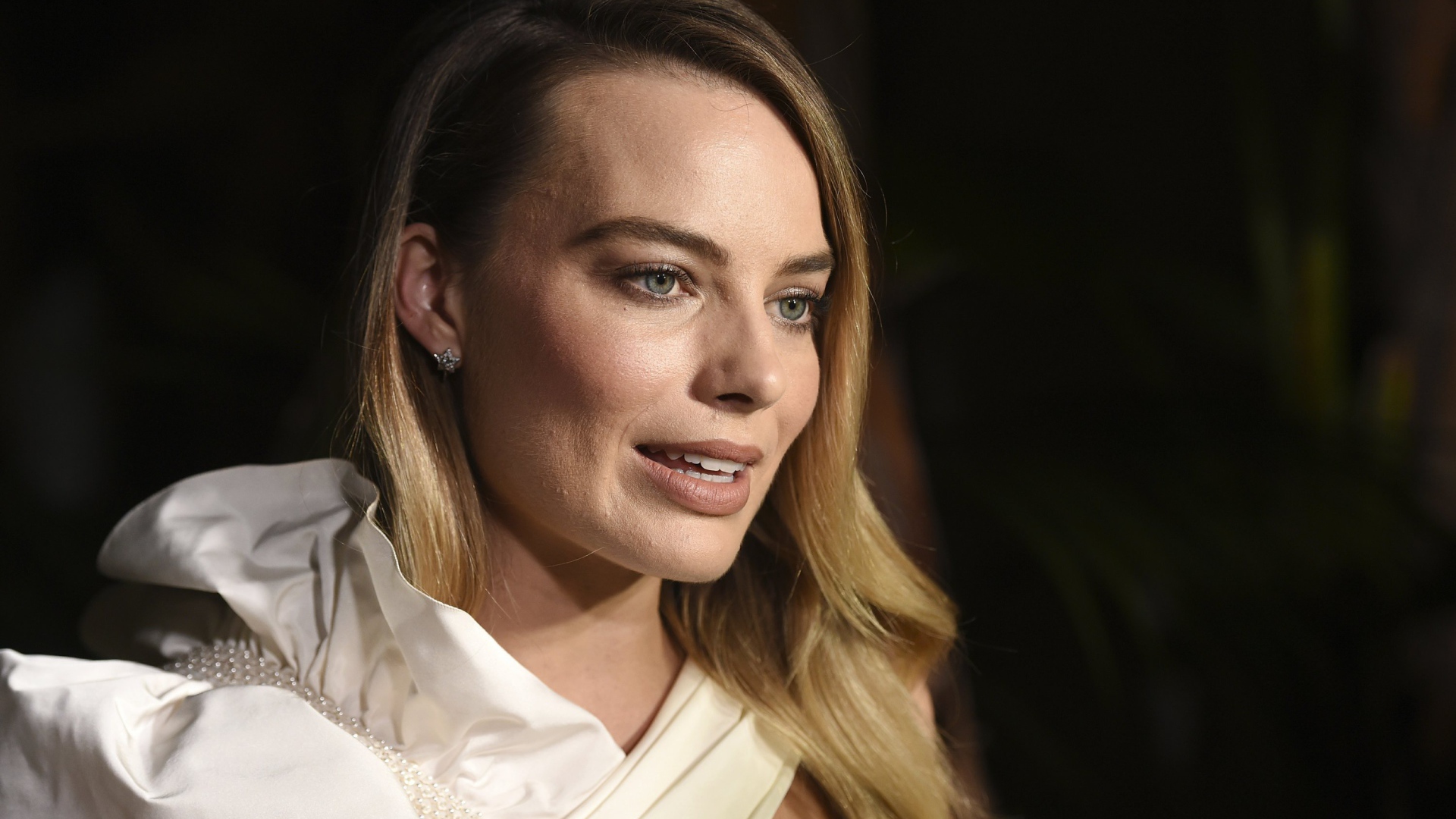 Актриса Марго Робби дает интервью 