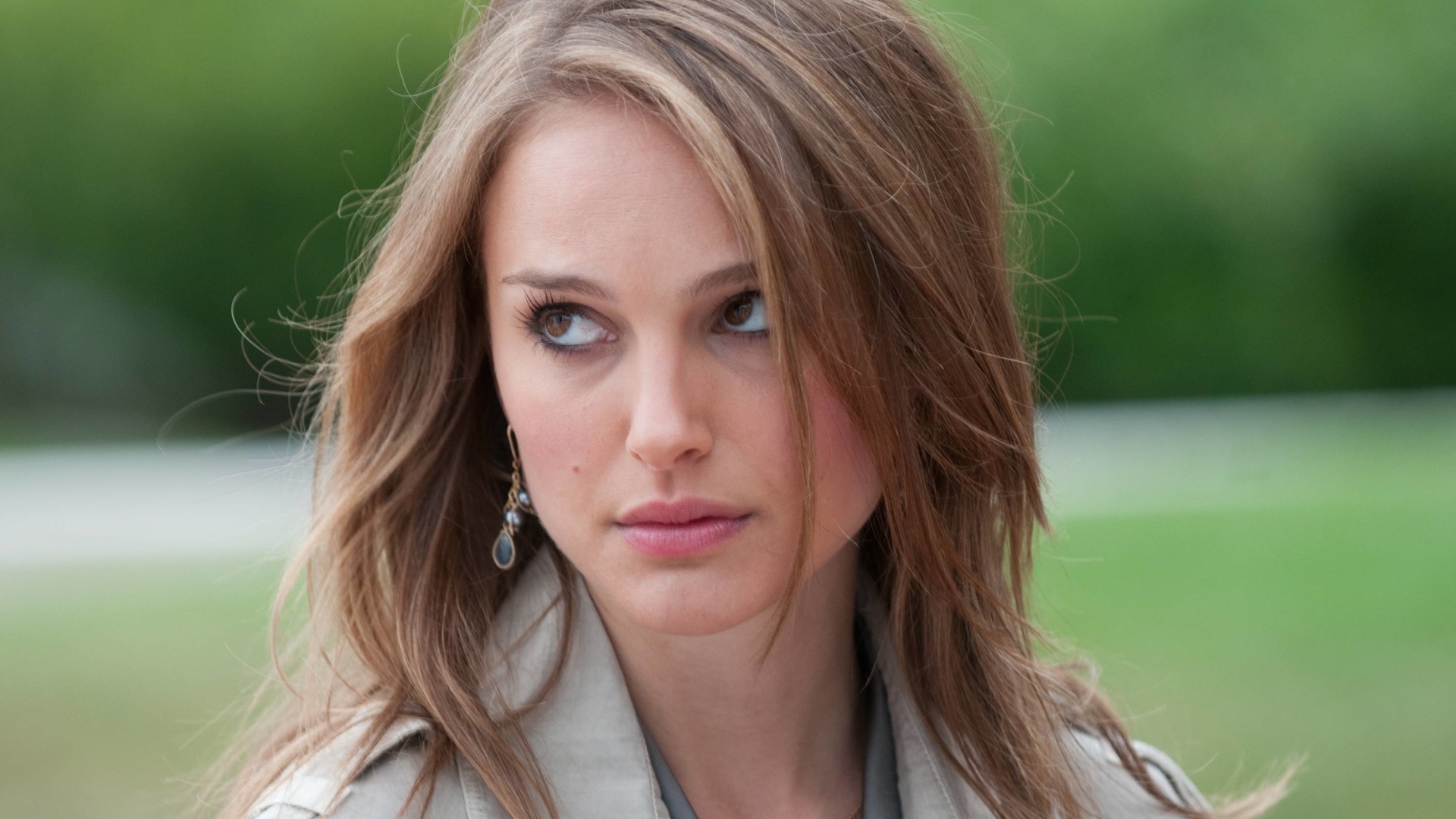 Актриса Натали Портман с карими глазами