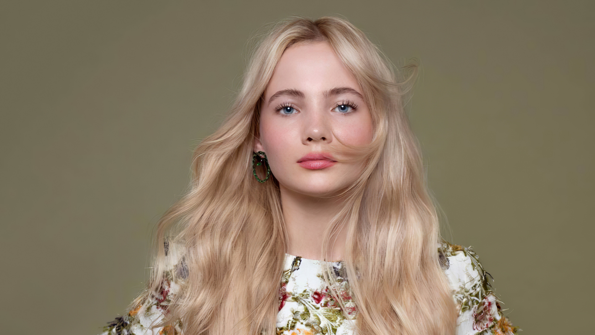 Голубоглазая девушка, актриса Фрейя Аллан