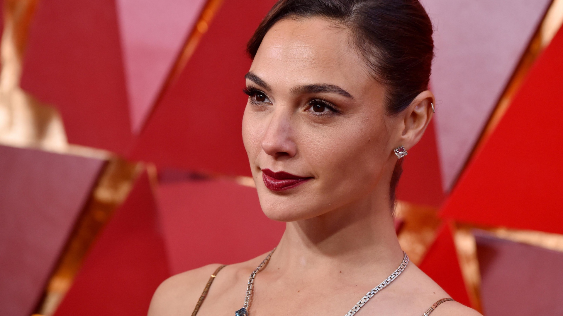 Милая улыбка яркой актрисы Галь Гадот