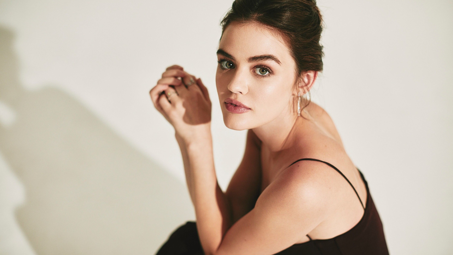 Нежная девушка актриса Люси Хейл