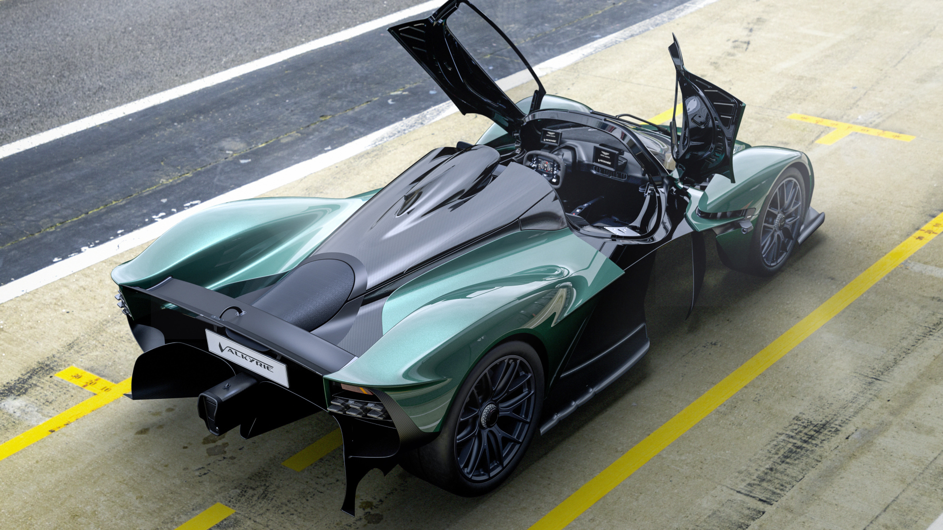 Гоночный автомобиль Aston Martin Valkyrie Spider 2021 года