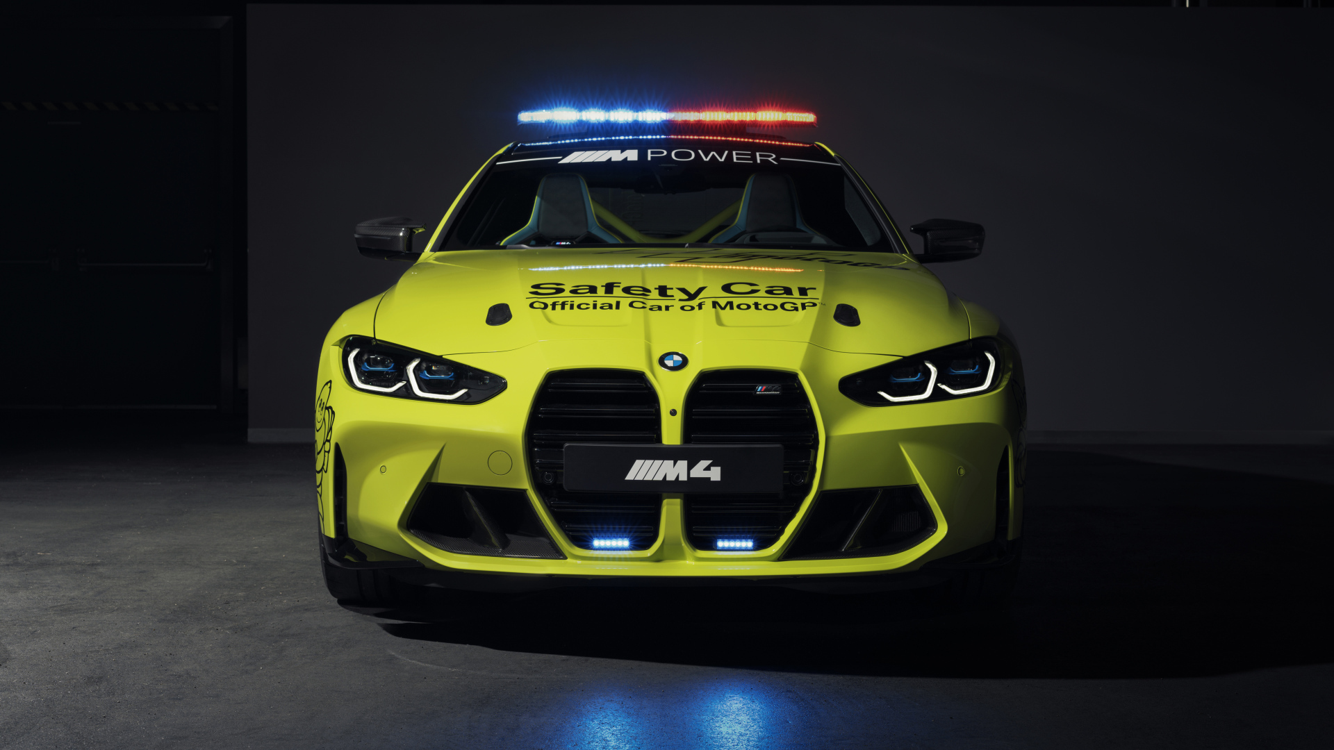 Желтый служебный автомобиль BMW M4 Competition MotoGP Safety Car 2021 года