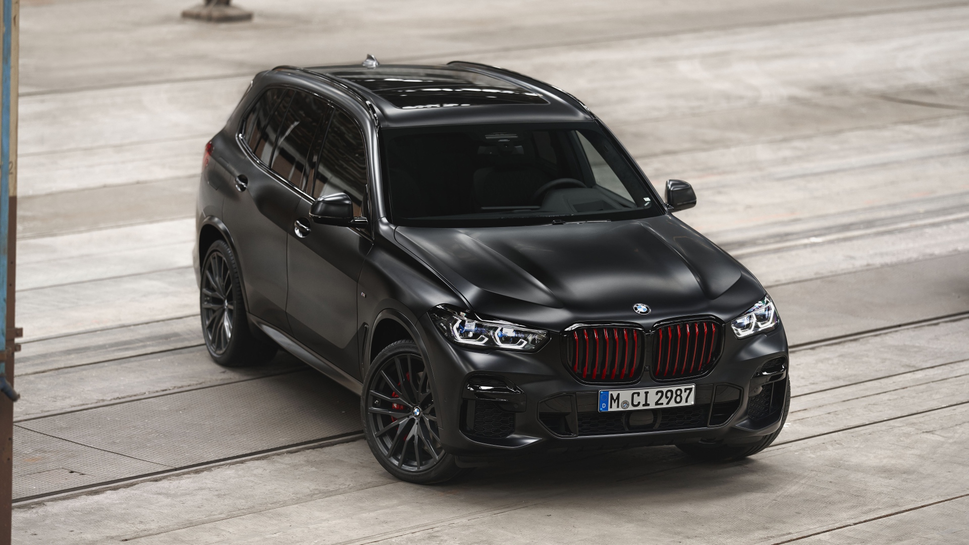 Автомобиль BMW X5 M50i, 2021 года