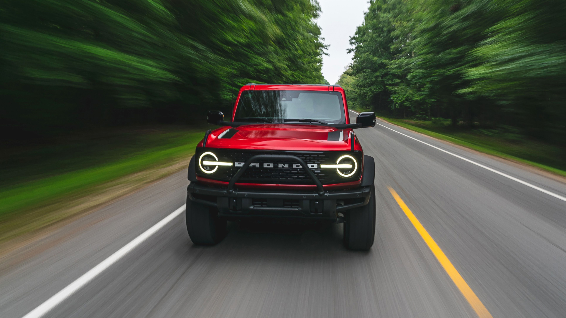 Красный внедорожник Ford Bronco 2-Door, 2021 года 