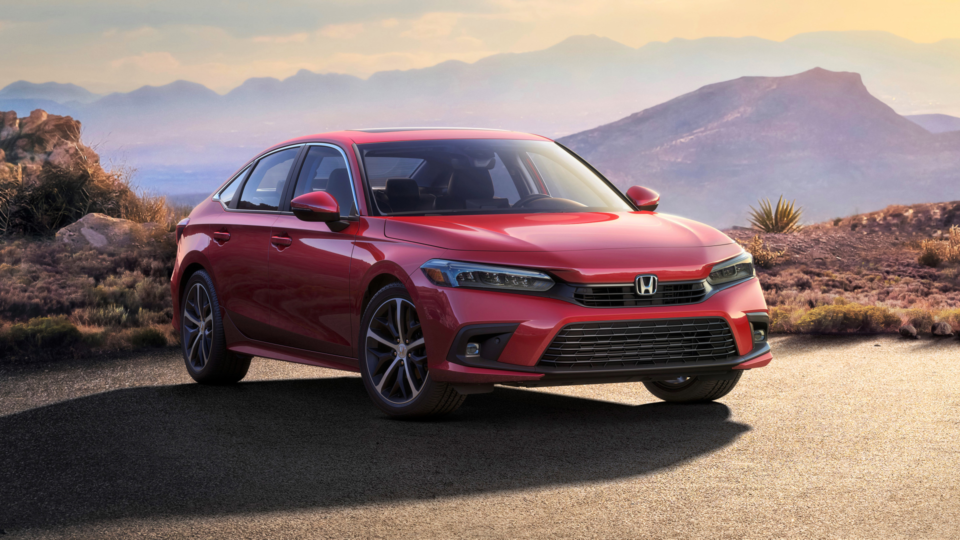Красная новая Honda Civic, 2022 года в лучах солнца