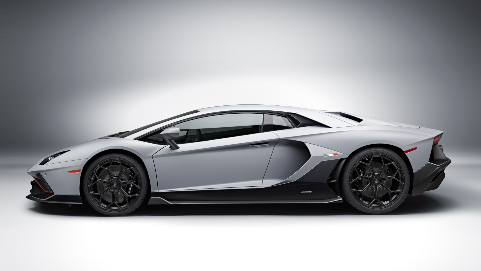 2021 Lamborghini Aventador LP 780-4 Ultimate Silver Side View