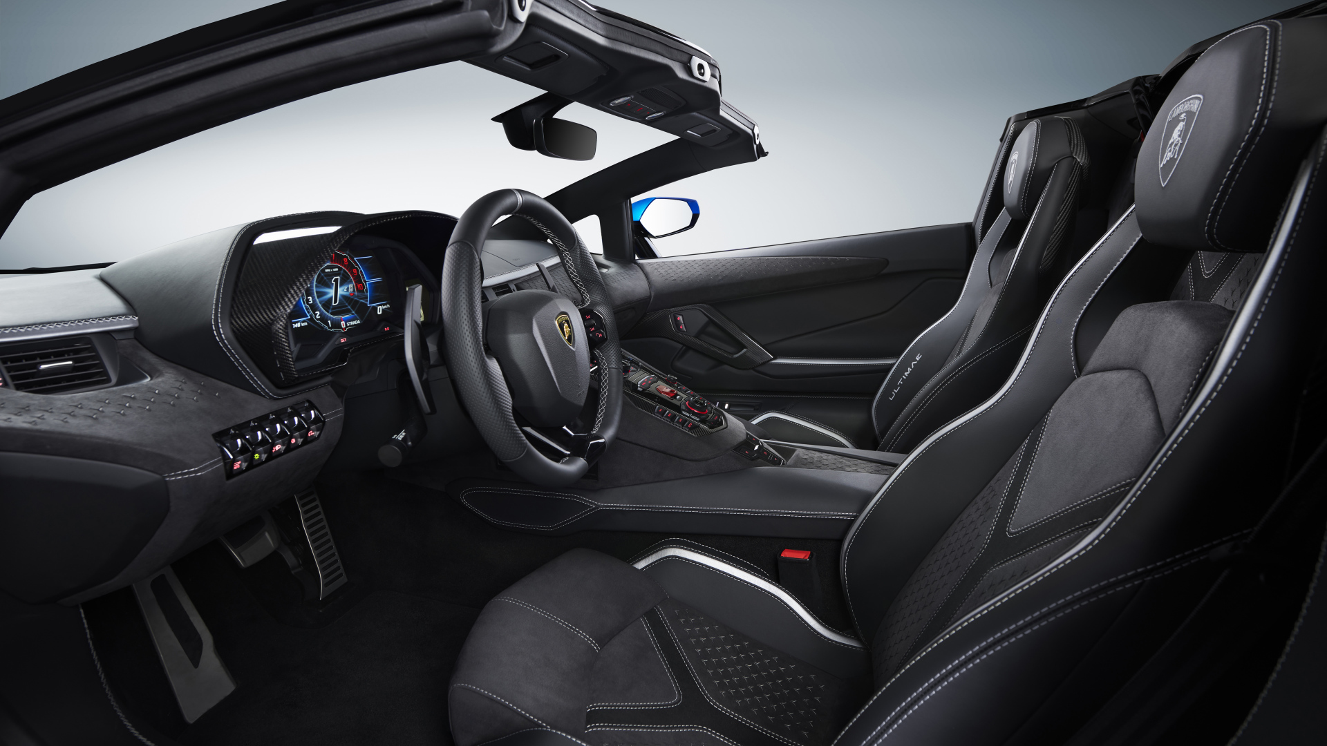 Черный салон автомобиля Lamborghini Aventador LP 780-4 Ultimate 2021 года