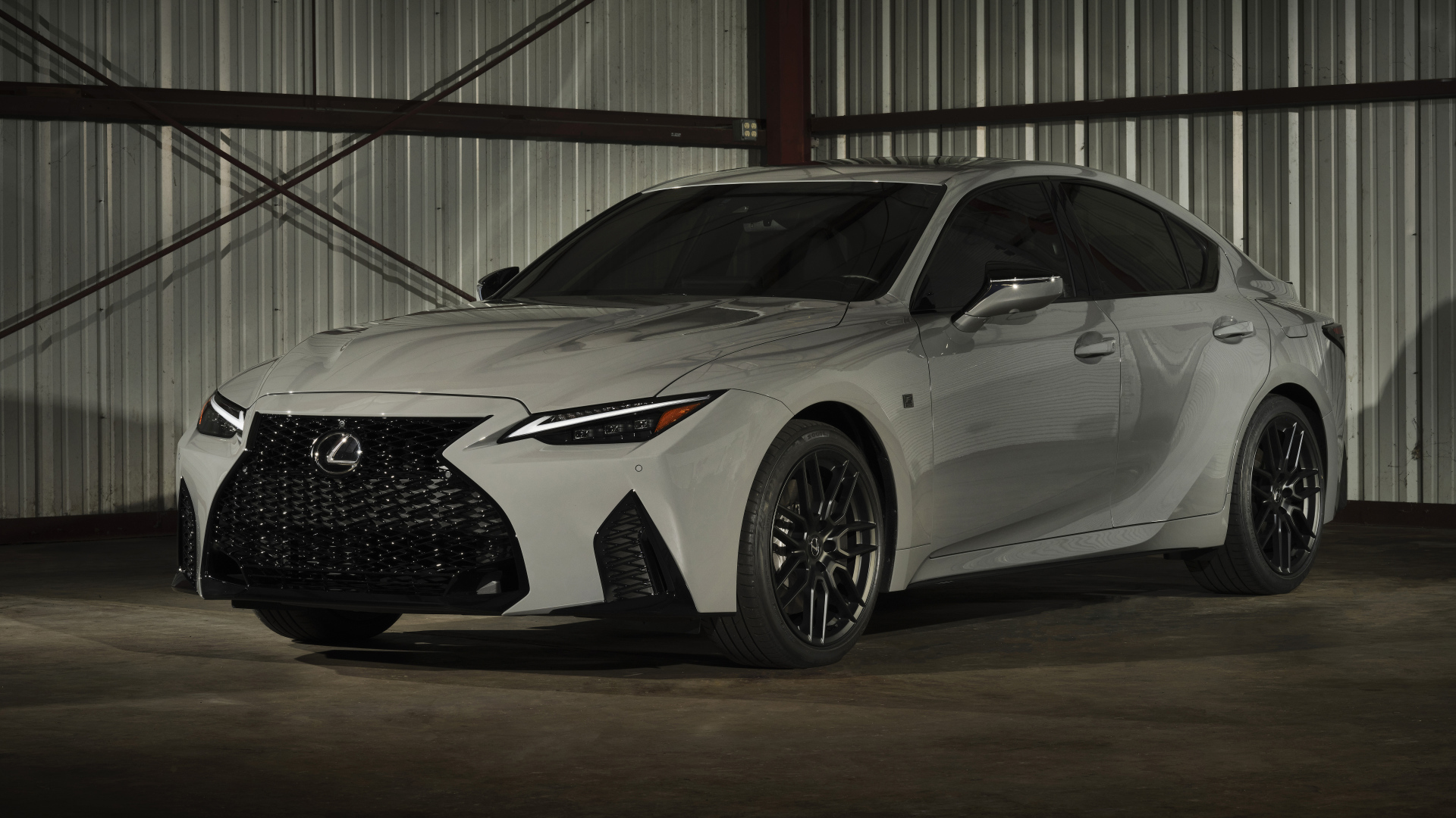 Белый автомобиль  Lexus IS 500 F SPORT, 2022 года