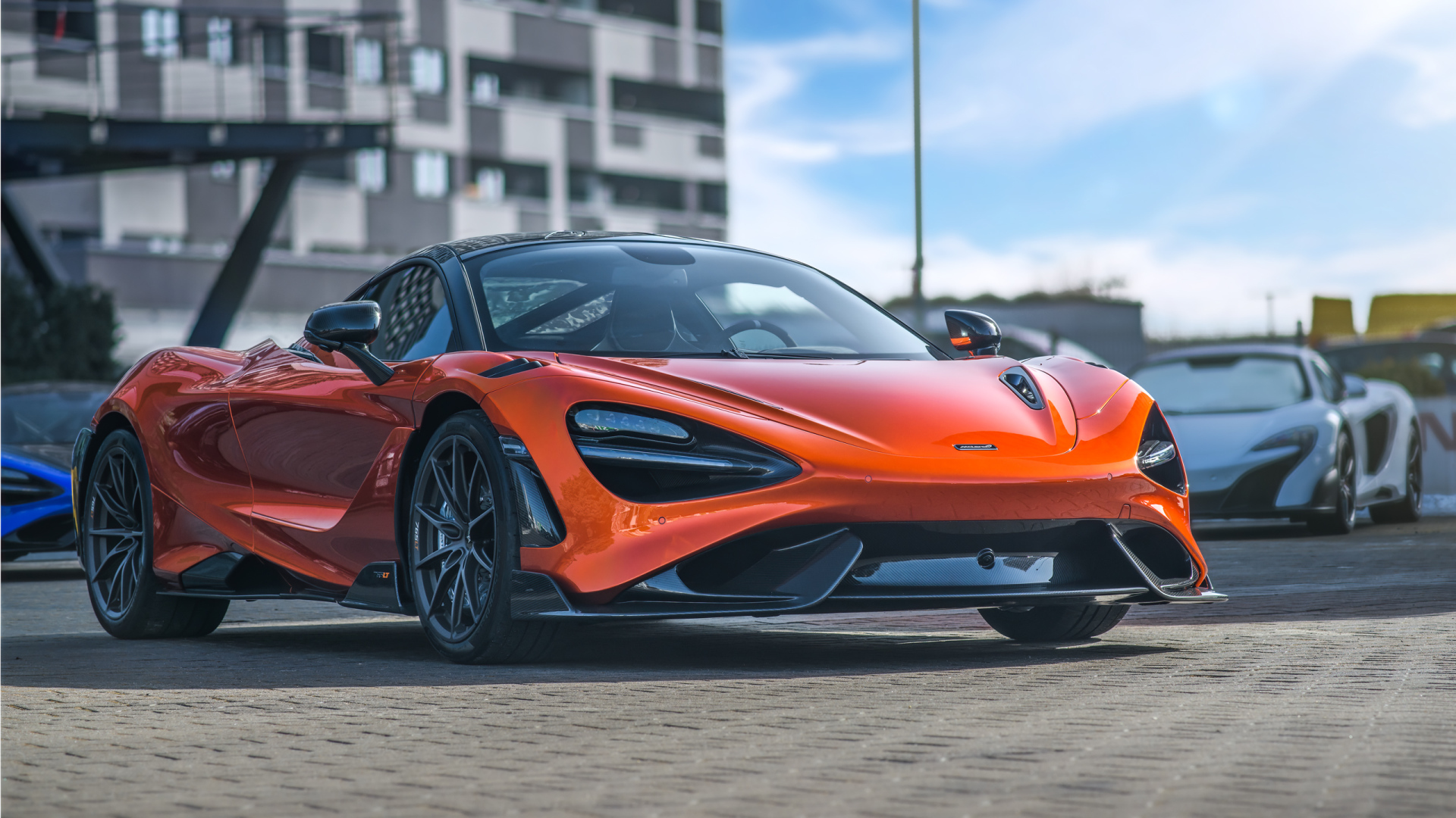 Быстрый McLaren 765LT 2021 года