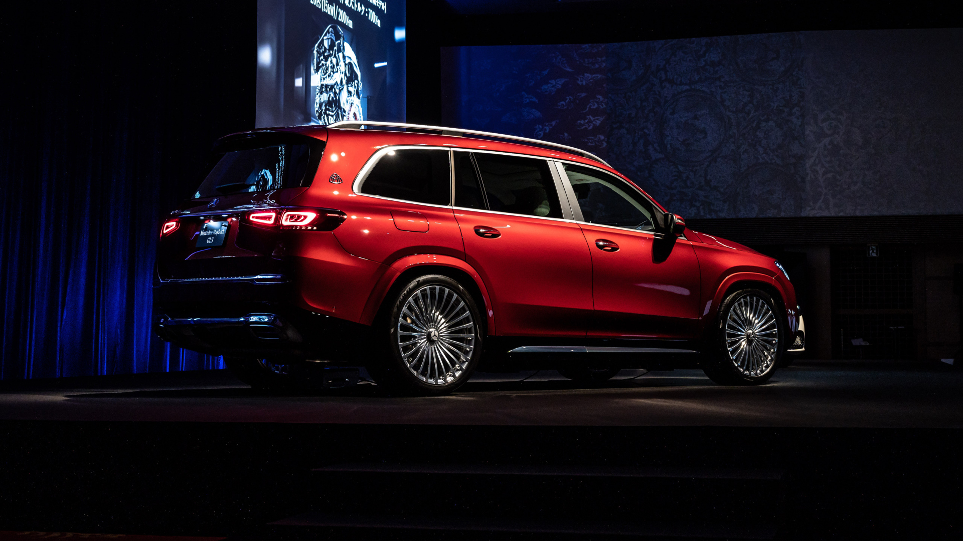 Автомобиль Mercedes-Maybach GLS 600 4MATIC 2021 года вид сзади