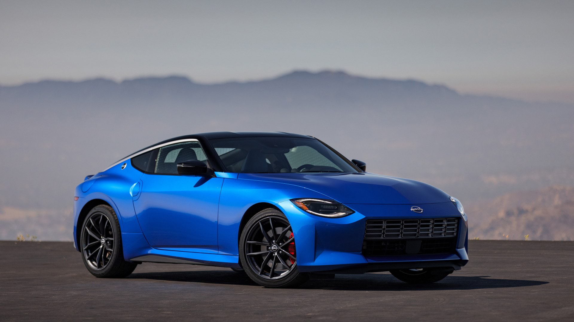 Автомобиль Nissan Z, 2023 года синего цвета