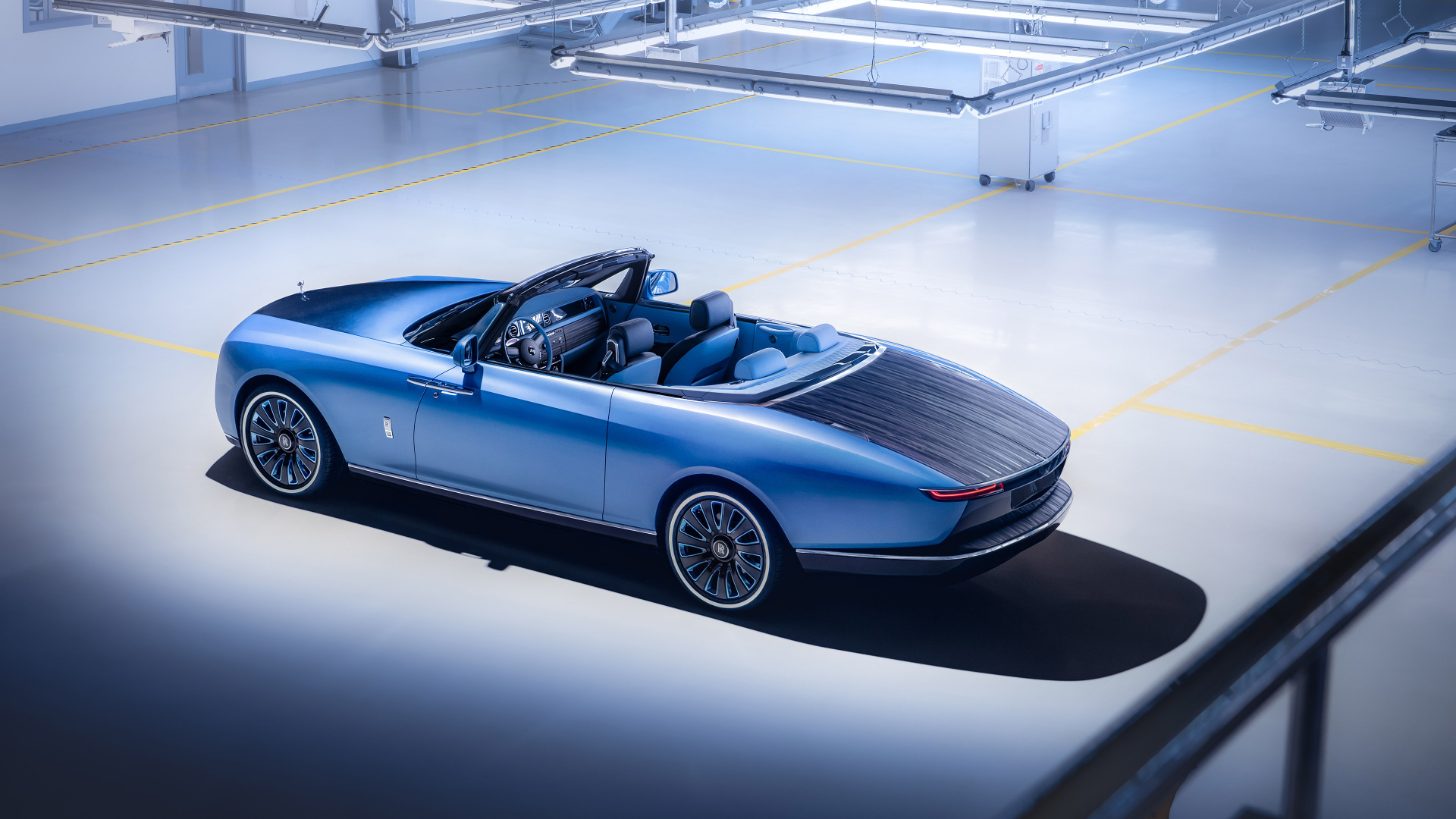 Кабриолет Rolls-Royce Boat Tail вид сзади