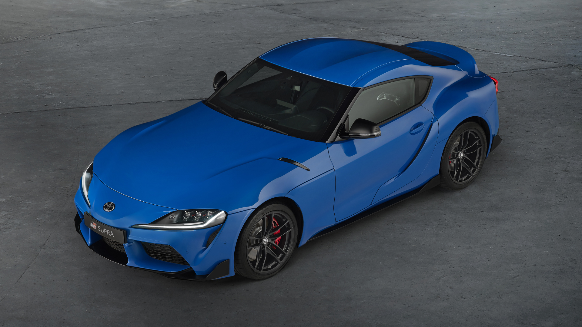 Синий автомобиль Toyota GR Supra, 2021 года вид сверху