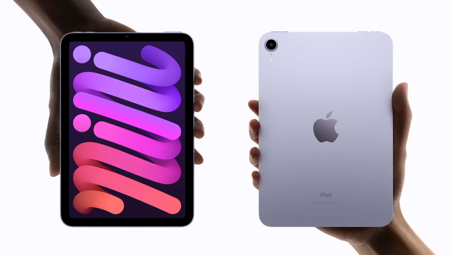 Новый стильный  iPad Mini 2021 года в руке