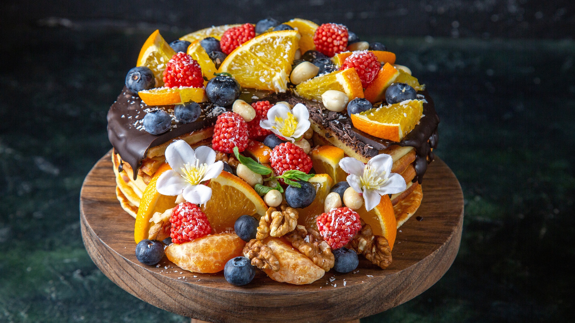 Вкусный торт с апельсинами и ягодами