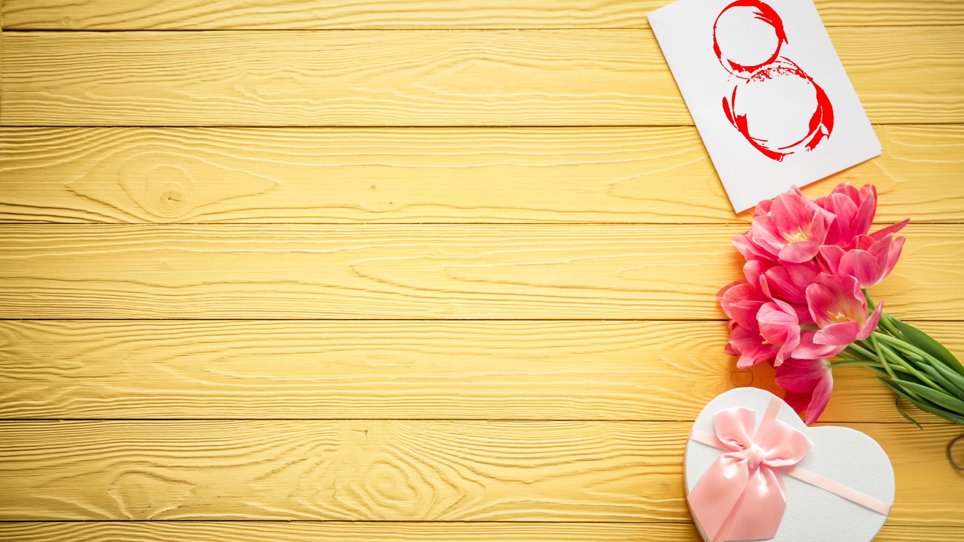 Букет тюльпанов и подарок фон для открытки на 8 марта