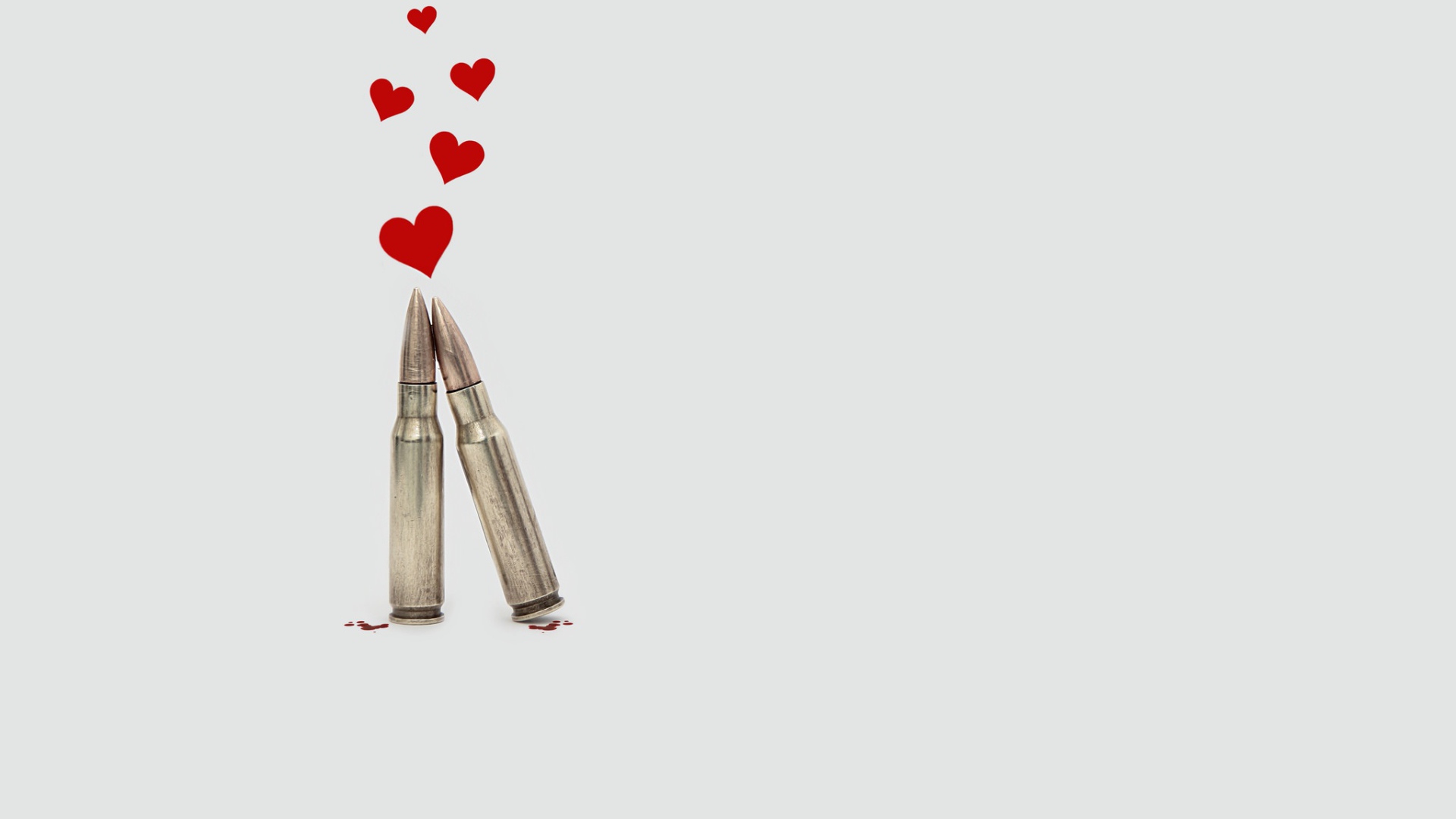 Два патрона с сердечками на сером фоне