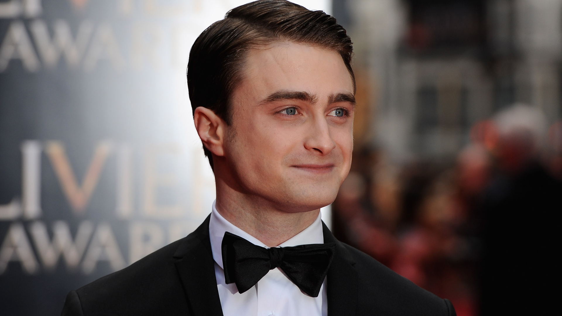 Стильный молодой Дэниел Рэдклифф в костюме