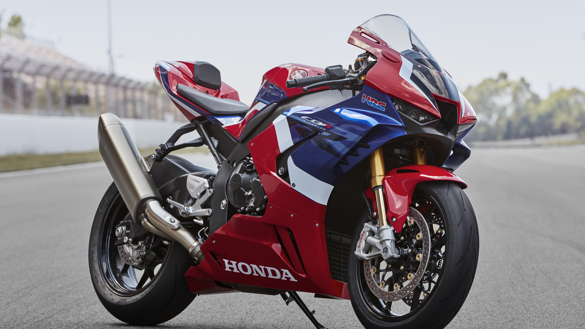 Большой спортивный мотоцикл Honda CBR1000RR-R Fireblade 2020 года