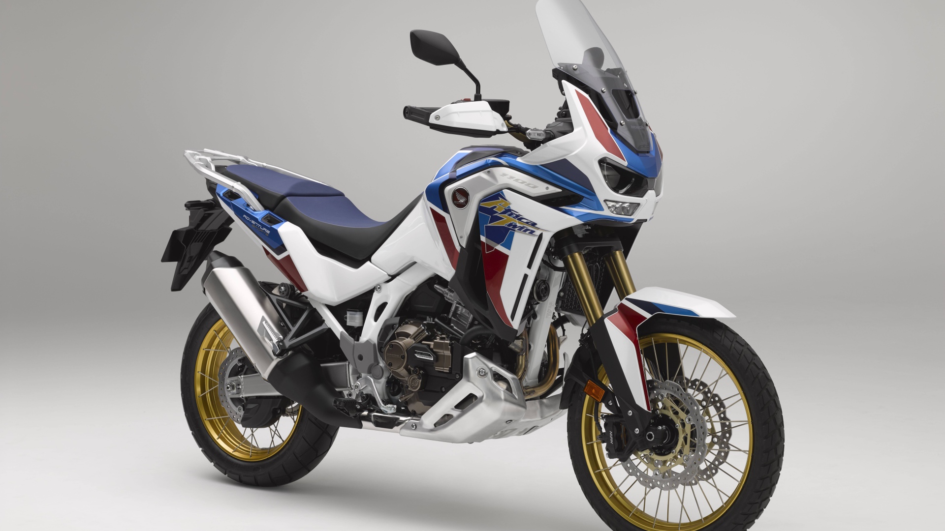 Мотоцикл Honda CRF1100L Africa Twin, 2021 года на сером фоне