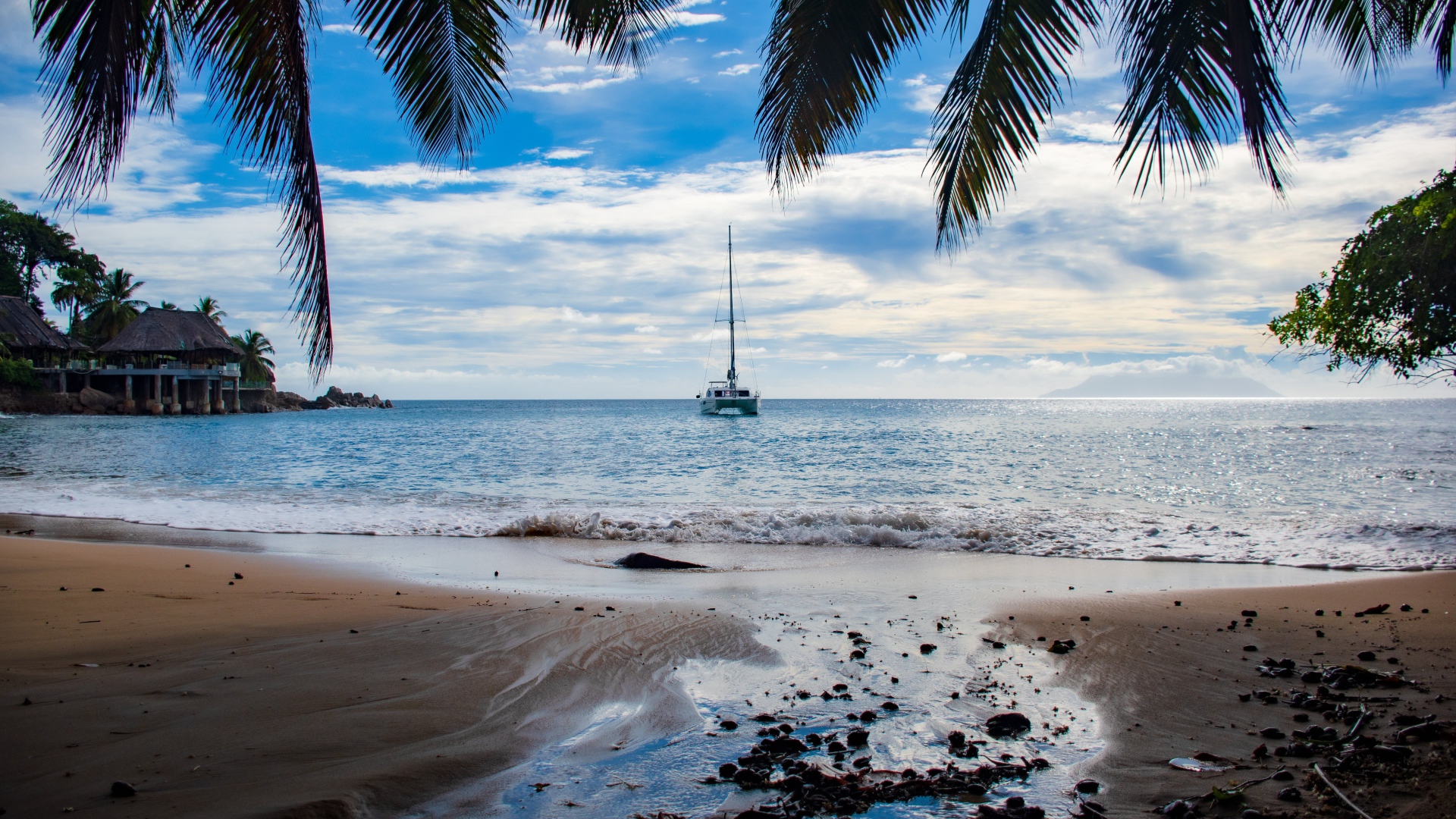 Красивый вид на море с тропического пляжа