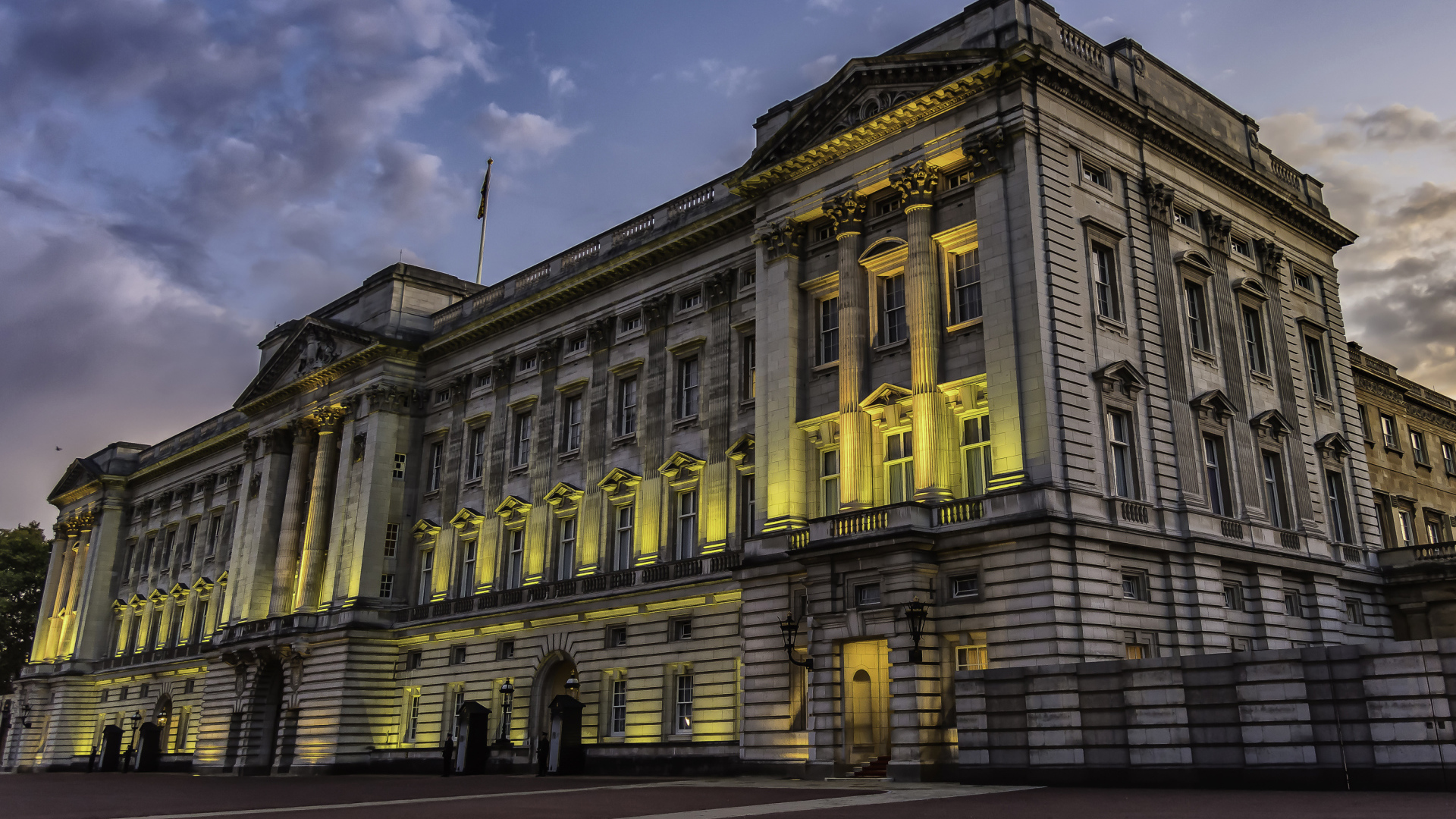 Buckingham Palace at dusk, London