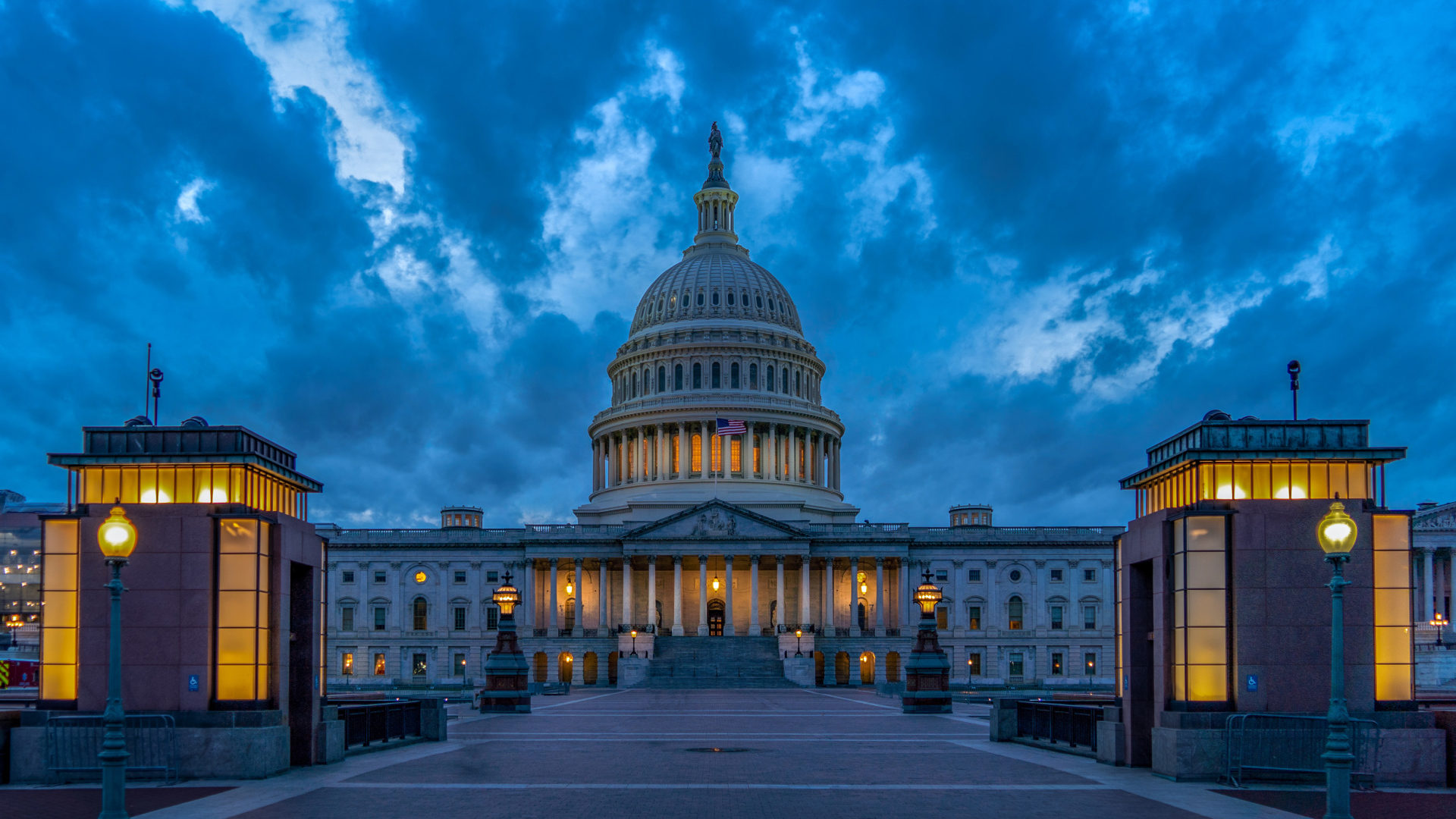 Здание Капитолия в сумерках, Вашингтон. США