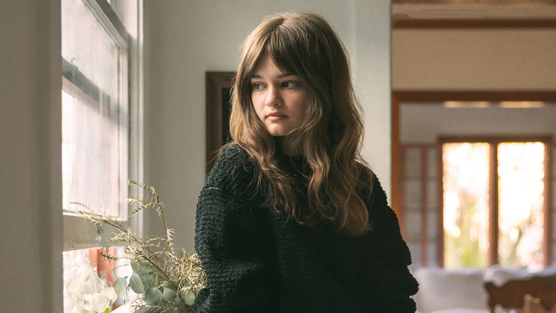 Американская актриса Сиэра Браво в черном свитере