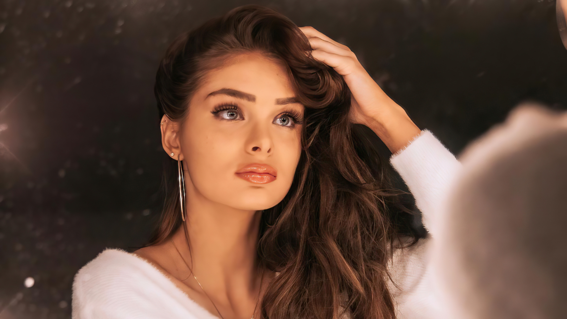 Красивая девушка актриса Брайтон Шарбино