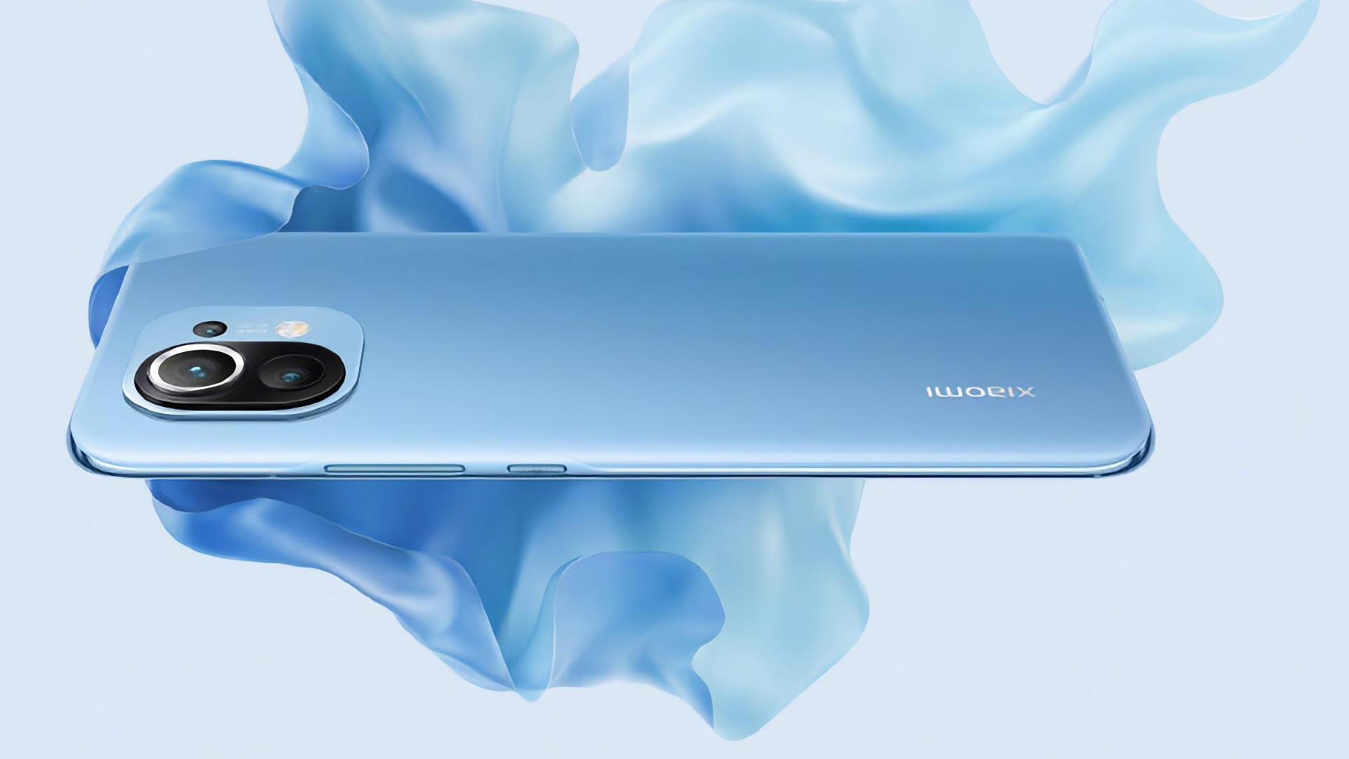 Новый смартфон Xiaomi Mi 11 на белом фоне