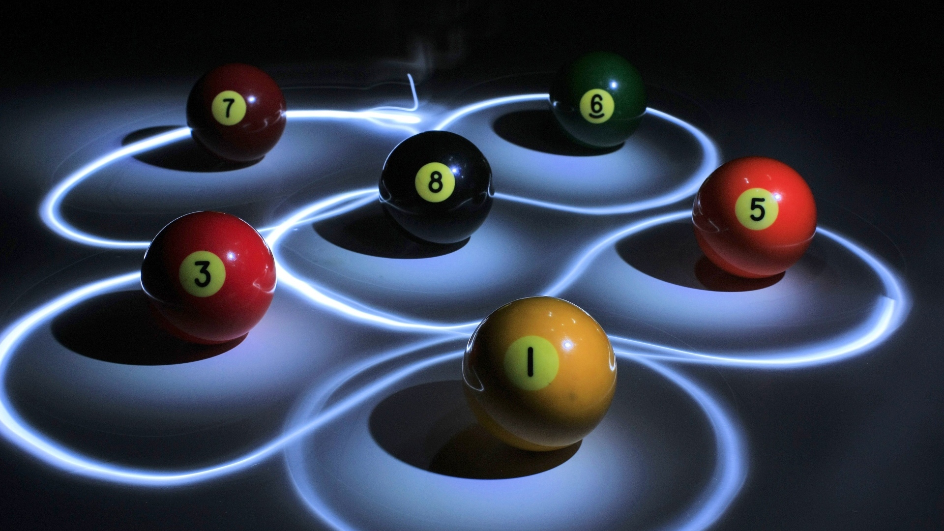 Разноцветные бильярдные шары
