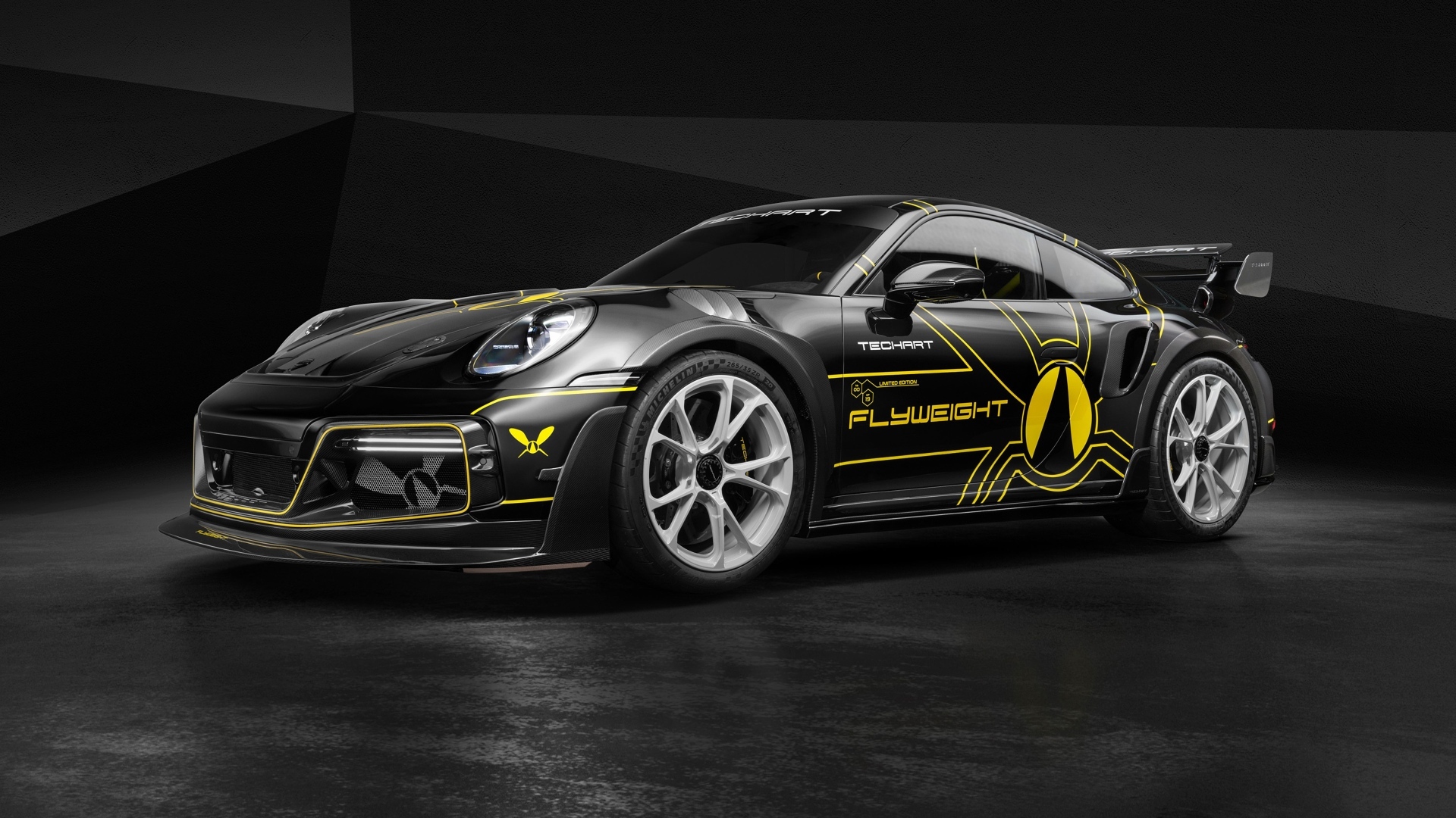 Вид спереди на автомобиль TechArt GTstreet R Flyweight 2023