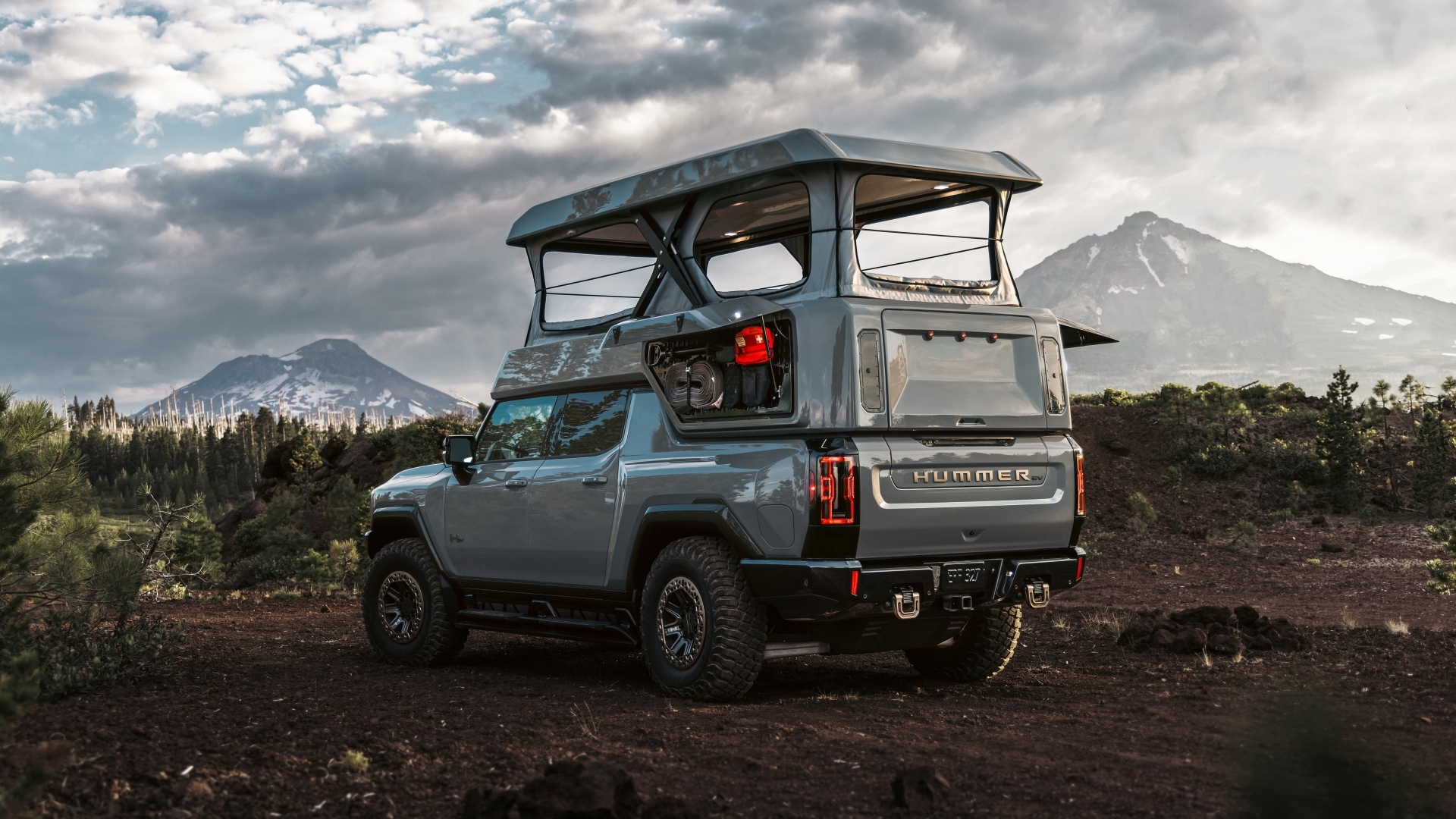 Автомобиль GMC HUMMER EV EarthCruiser 2024 года вид сзади