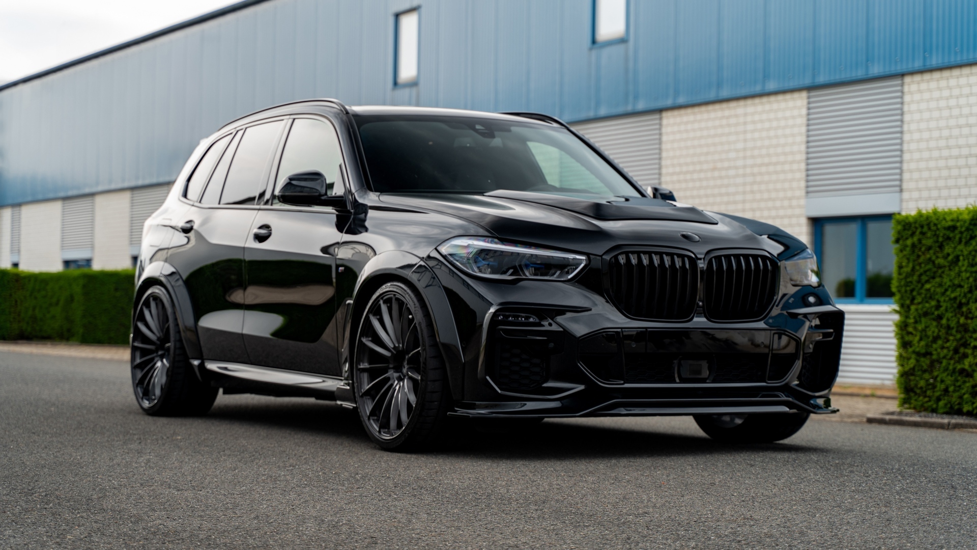 Черный автомобиль Prior-Design PDG5XWB Widebody Aerodynamic Kit